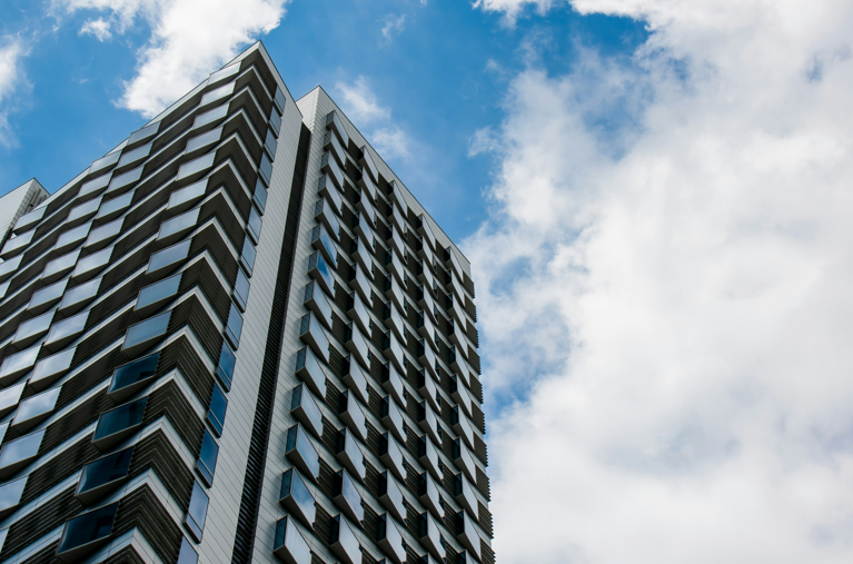 揭密房仲月薪！主計處數據曝光，臺灣VS美國收入差異解析！