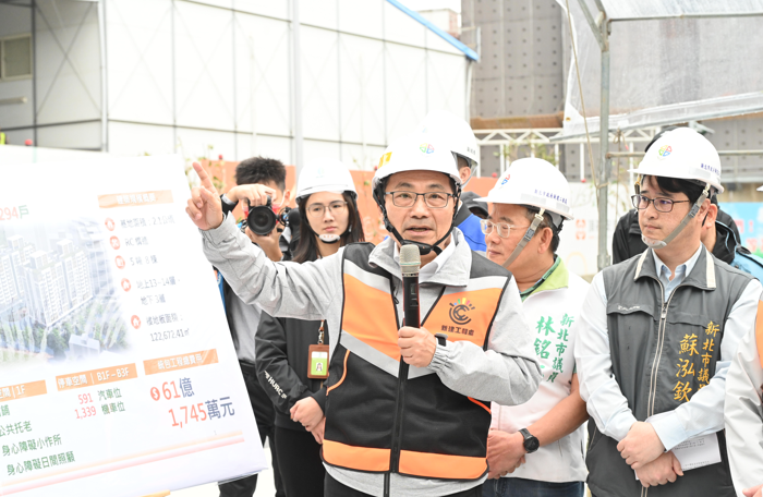 新北市長侯友宜視察土城新福街道路建設，拓展頂福安居社宅周邊交通網絡