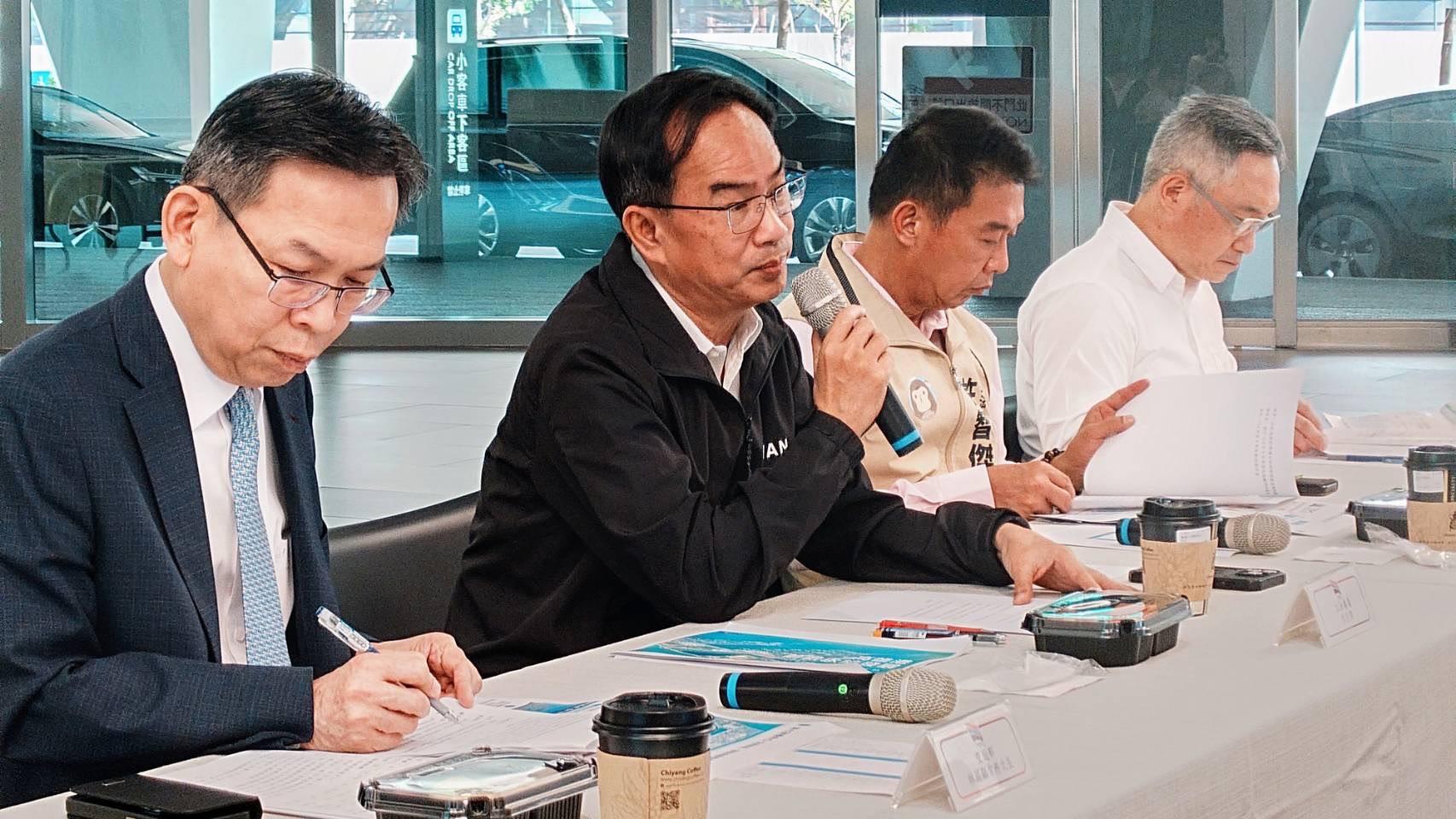 高雄港智慧升級中！立法院交委會親訪旅運中心，全力推動郵輪觀光再起飛