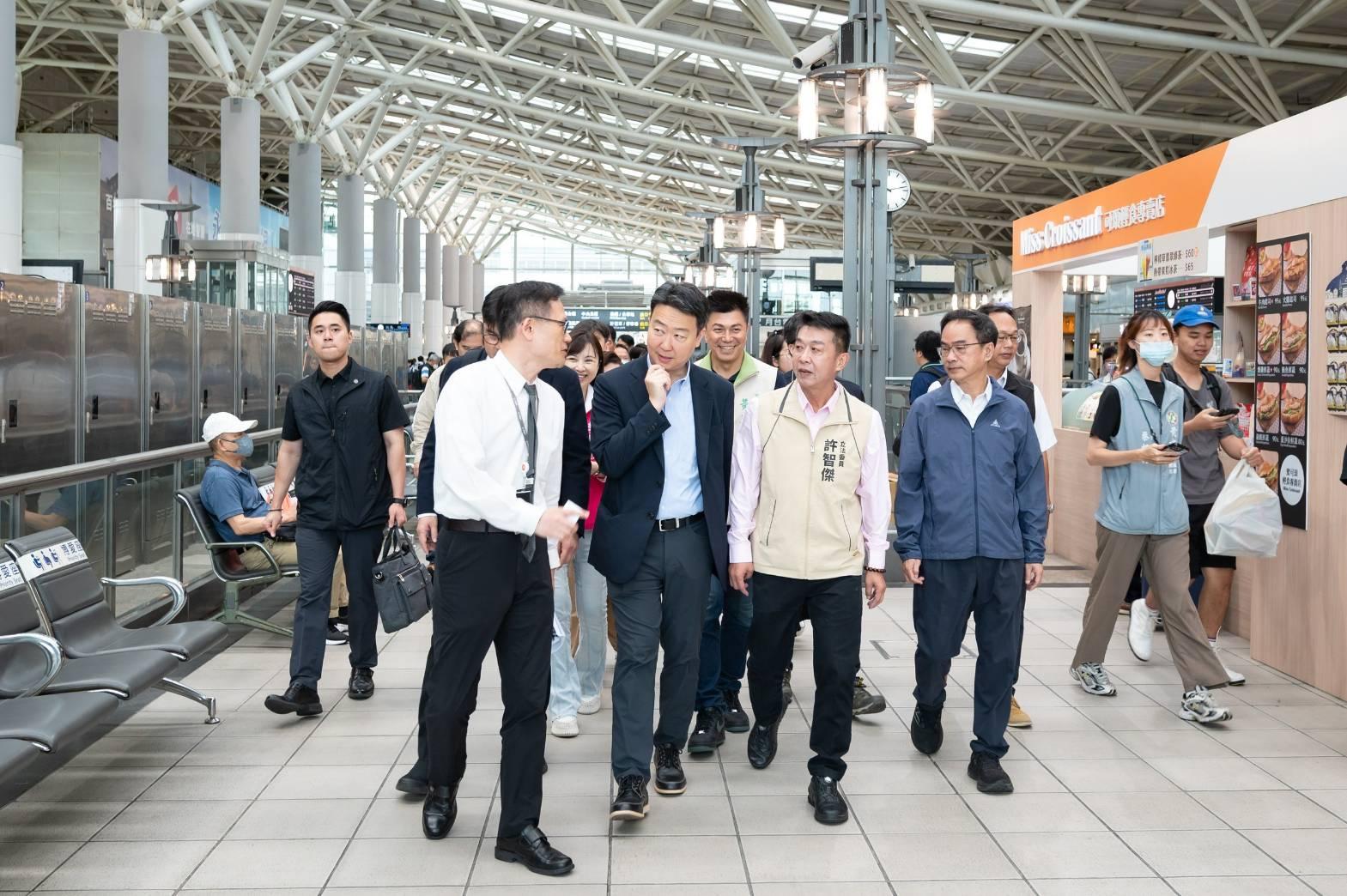 高鐵捷運無縫接軌進入倒數！交通部長陳世凱親赴左營督導連通道規劃